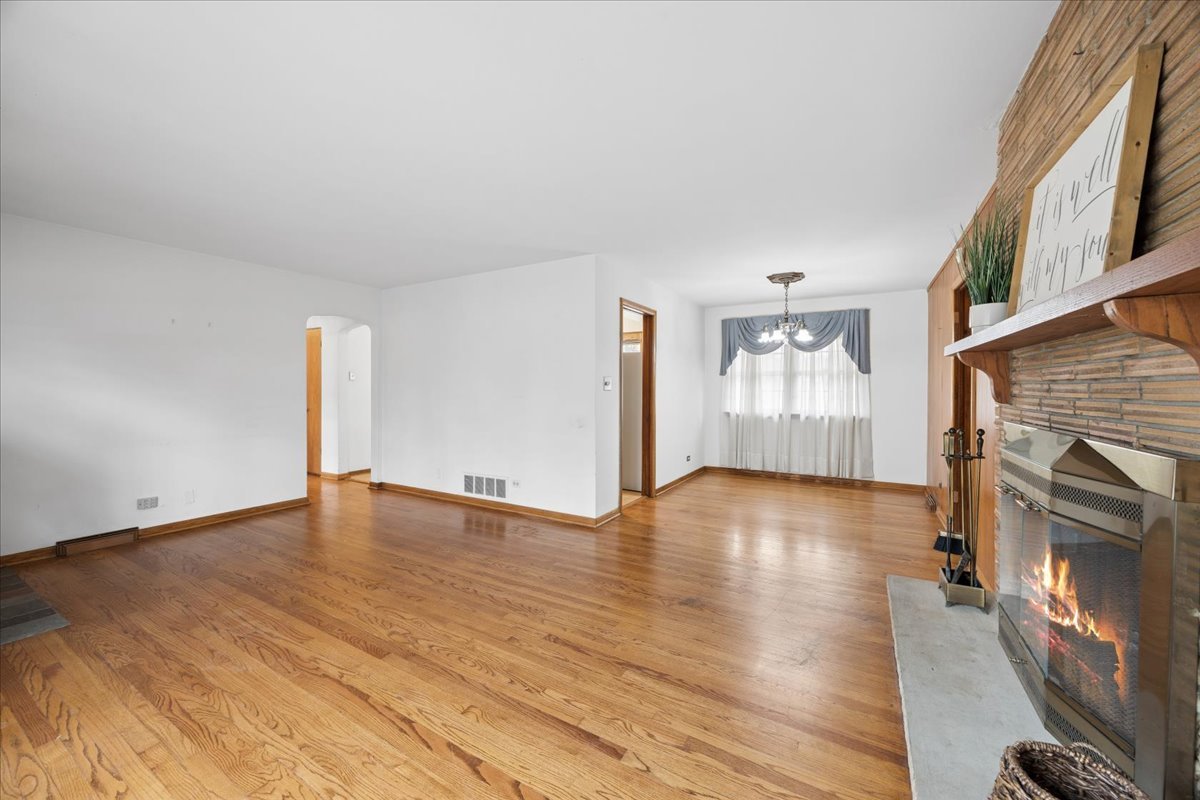 S645 Forest Street Winfield, IL 60190 - Photo 4 of 21