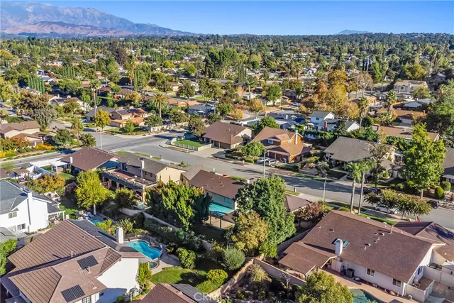 a picture of a wall with a white wall