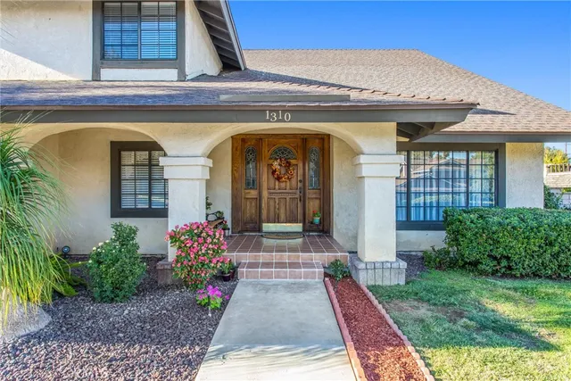 a view of entrance of the house