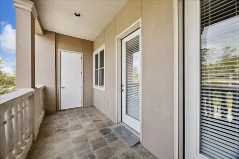 $270,000 | 58 Briar Hollow Lane, Unit 203, Houston, TX 77027