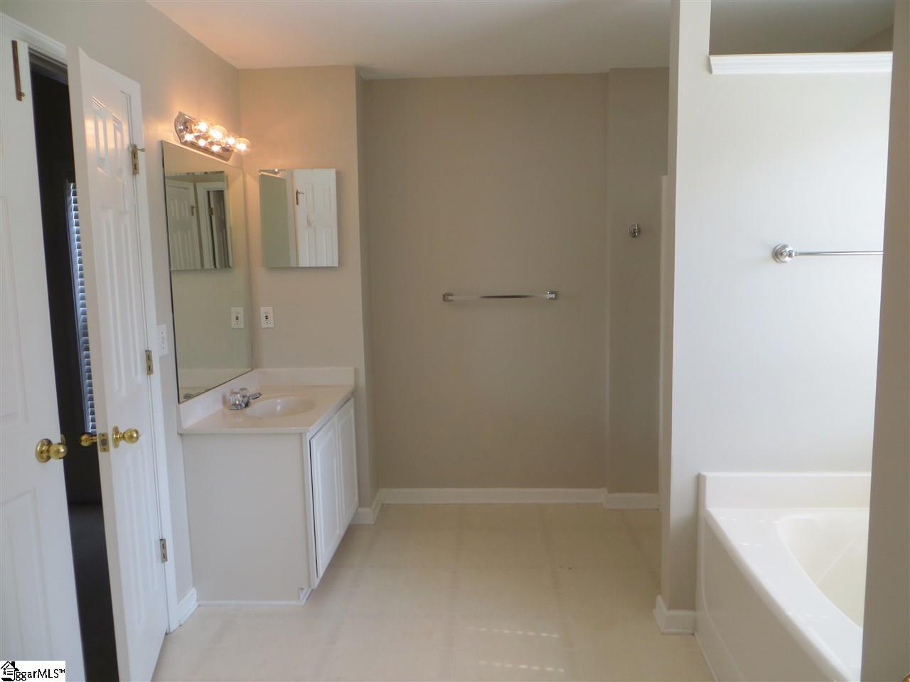 208 Ackerman Court Greenville, SC 29607 - Photo 31 of 33 Gallery Image 31