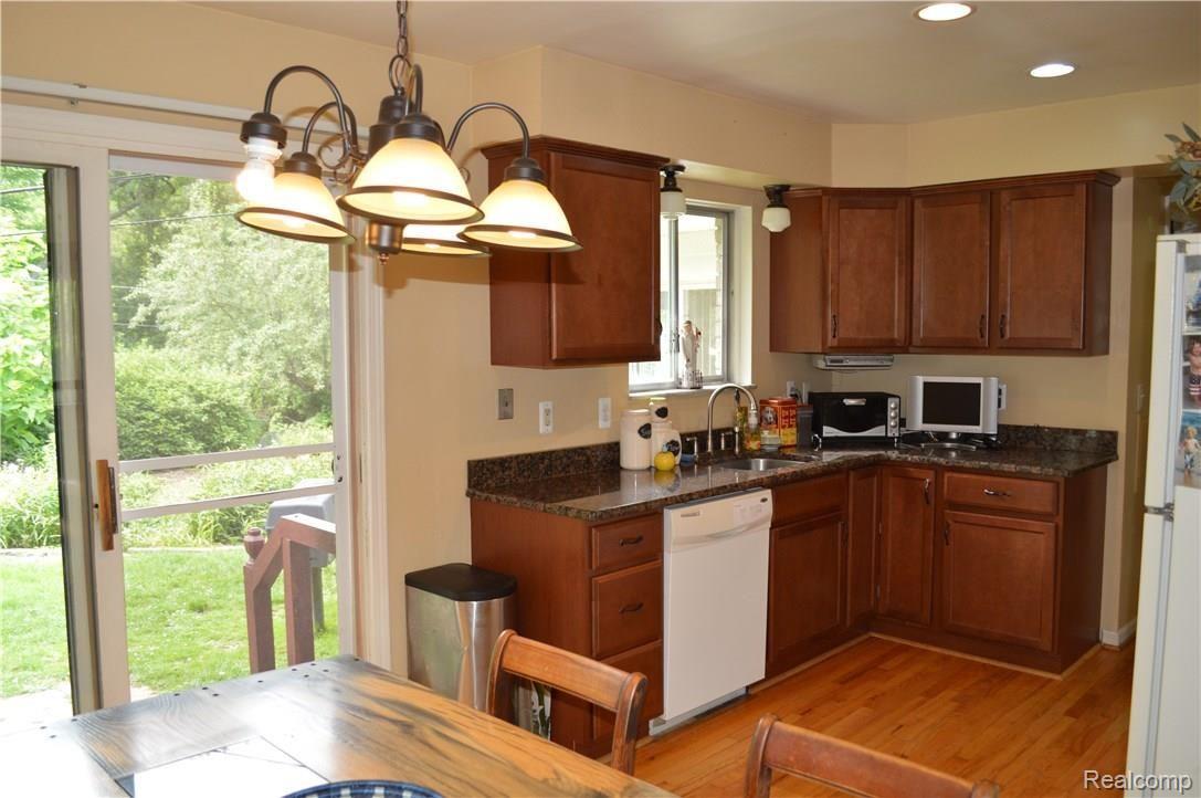 5550 Commerce Road West Bloomfield, MI 48324 - Photo 9 of 26 DSC_0255.jpg