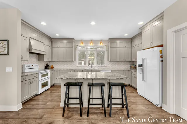 $1,499,999 | 16527 Lake Michigan Drive, Grand Haven, MI 49417