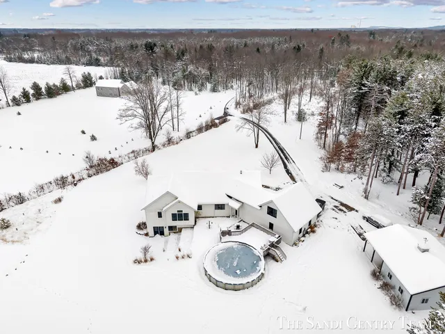$1,499,999 | 16527 Lake Michigan Drive, Grand Haven, MI 49417