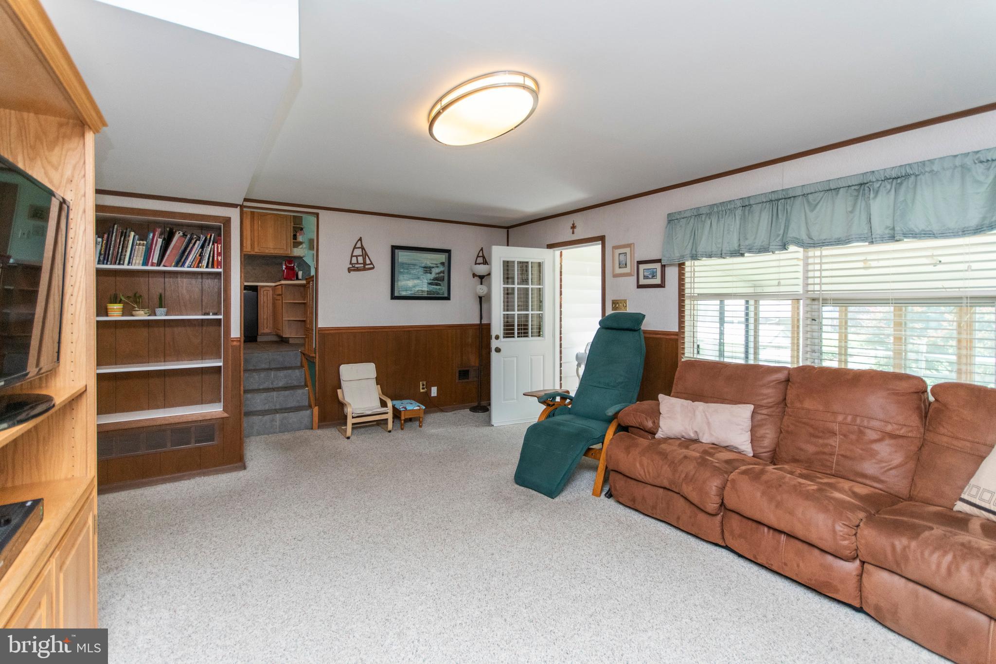 9669 Sandanne Road Philadelphia, PA 19115 - Photo 13 of 27 Family room