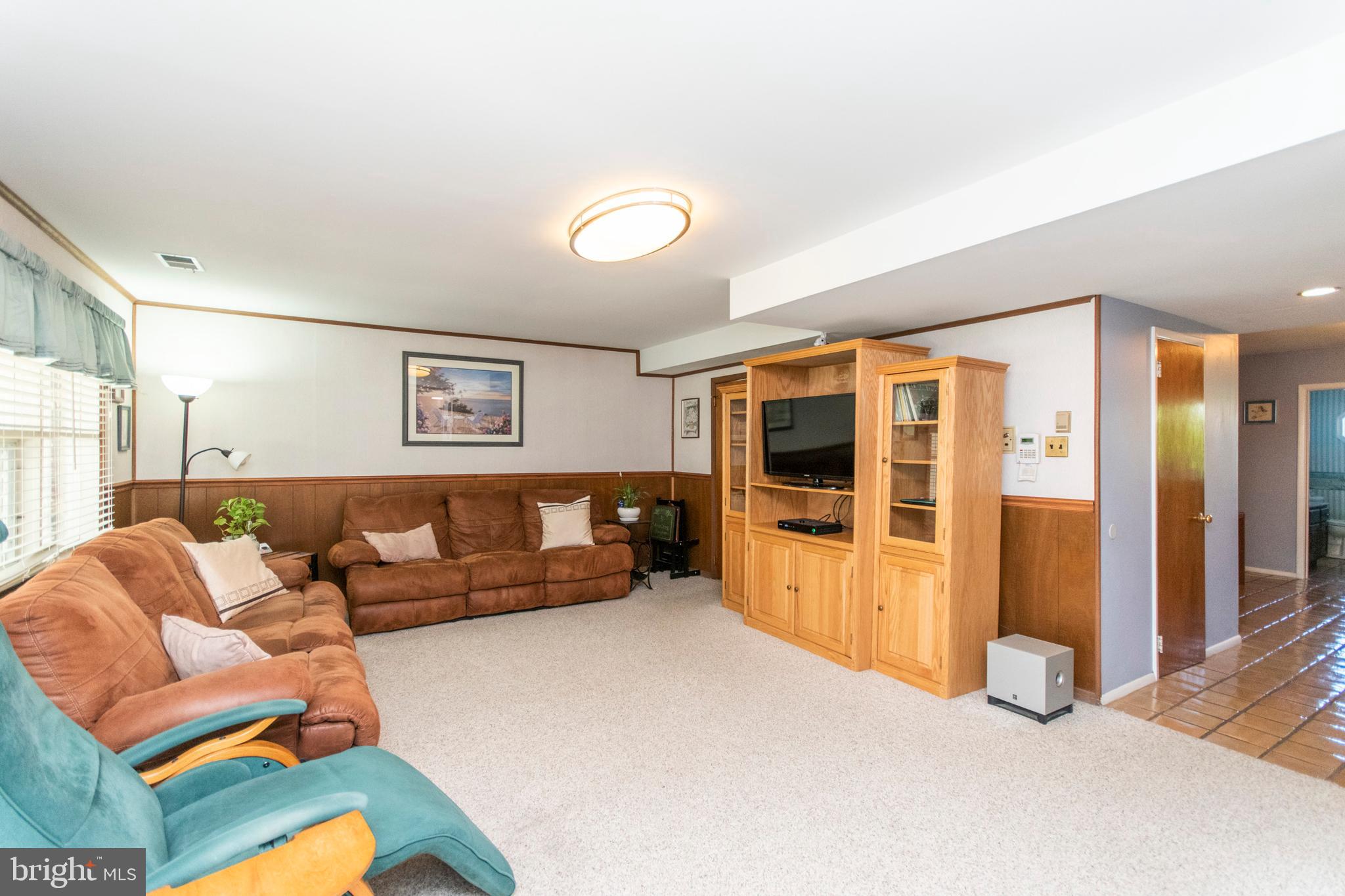 9669 Sandanne Road Philadelphia, PA 19115 - Photo 14 of 27 Family room