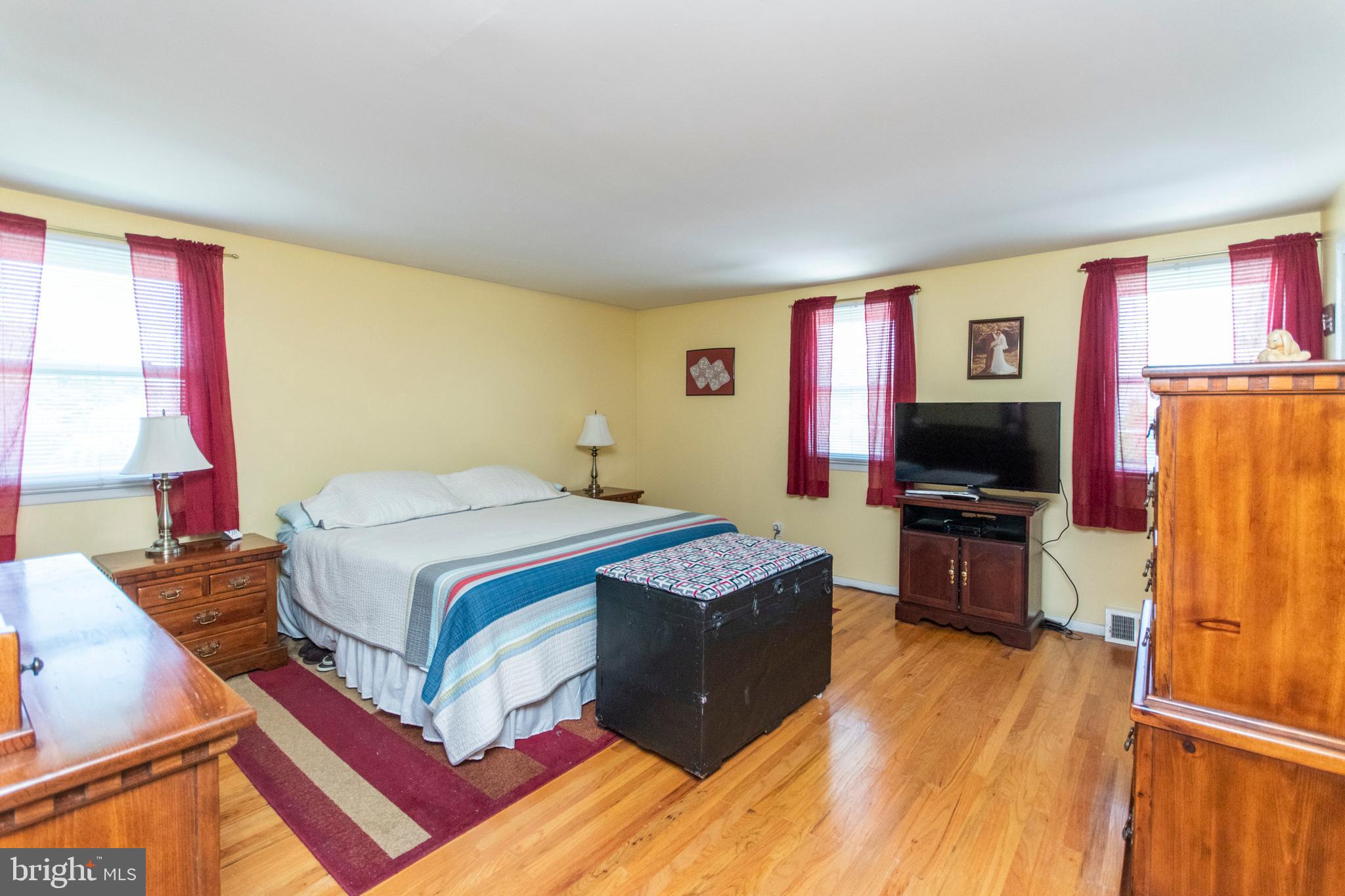 9669 Sandanne Road Philadelphia, PA 19115 - Photo 16 of 27 Main bedroom