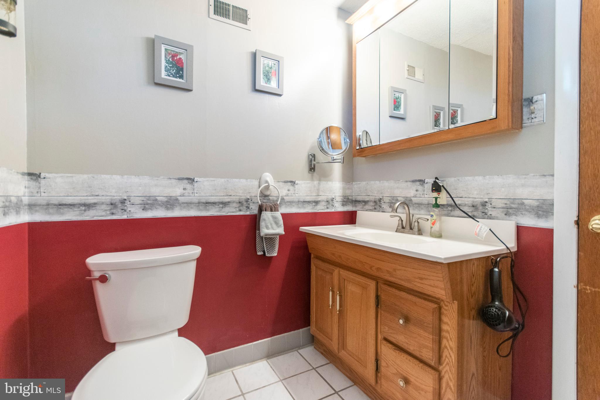 9669 Sandanne Road Philadelphia, PA 19115 - Photo 17 of 27 Master Bathroom