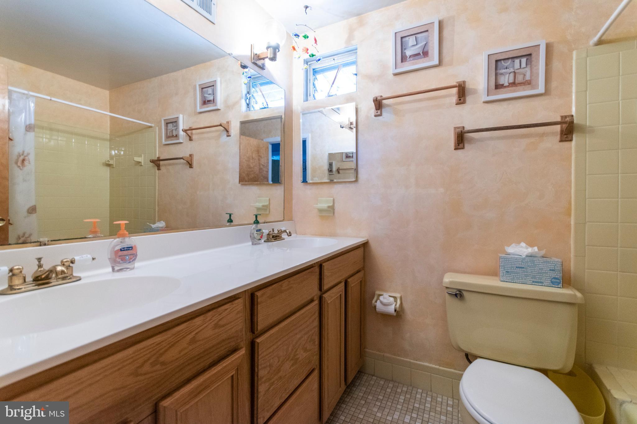 9669 Sandanne Road Philadelphia, PA 19115 - Photo 20 of 27 Hall bathroom