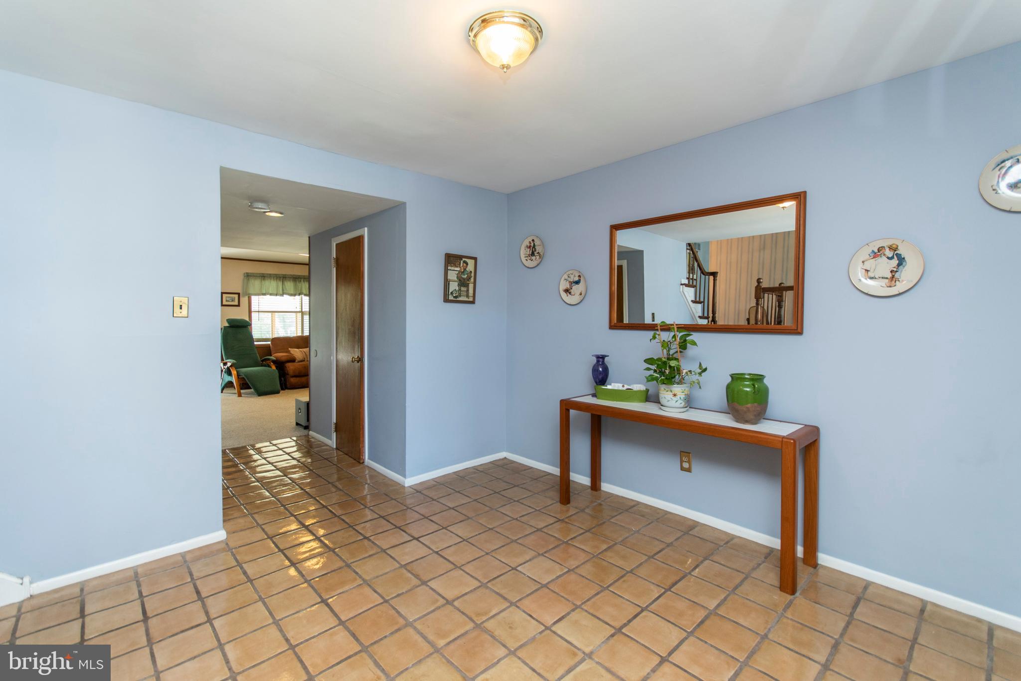 9669 Sandanne Road Philadelphia, PA 19115 - Photo 3 of 27 Foyer Entrance