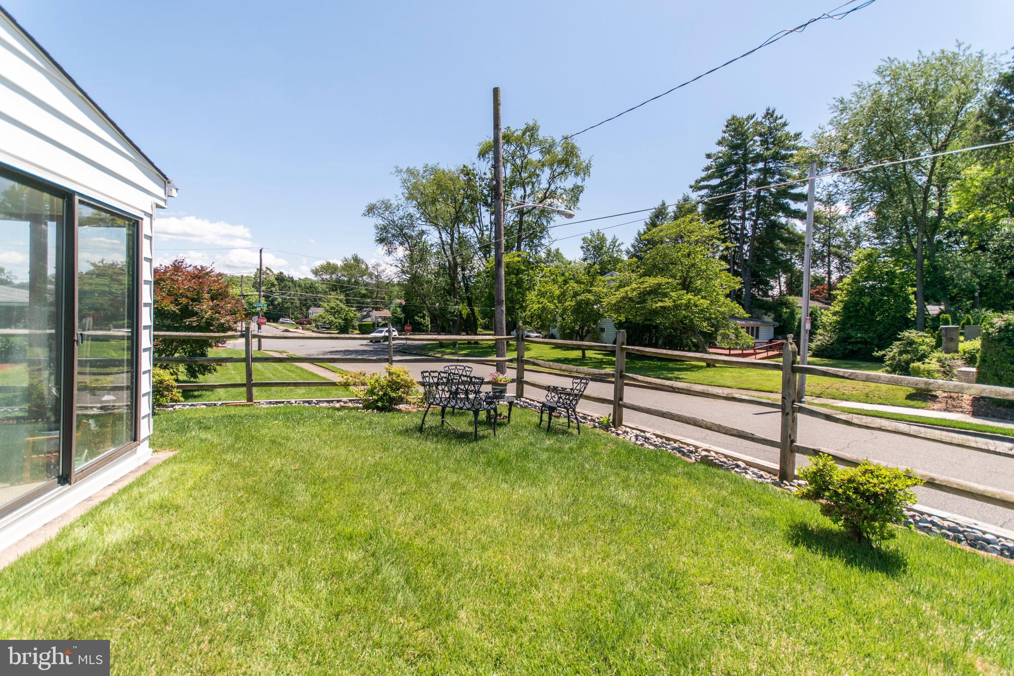 9669 Sandanne Road Philadelphia, PA 19115 - Photo 23 of 27 Side view