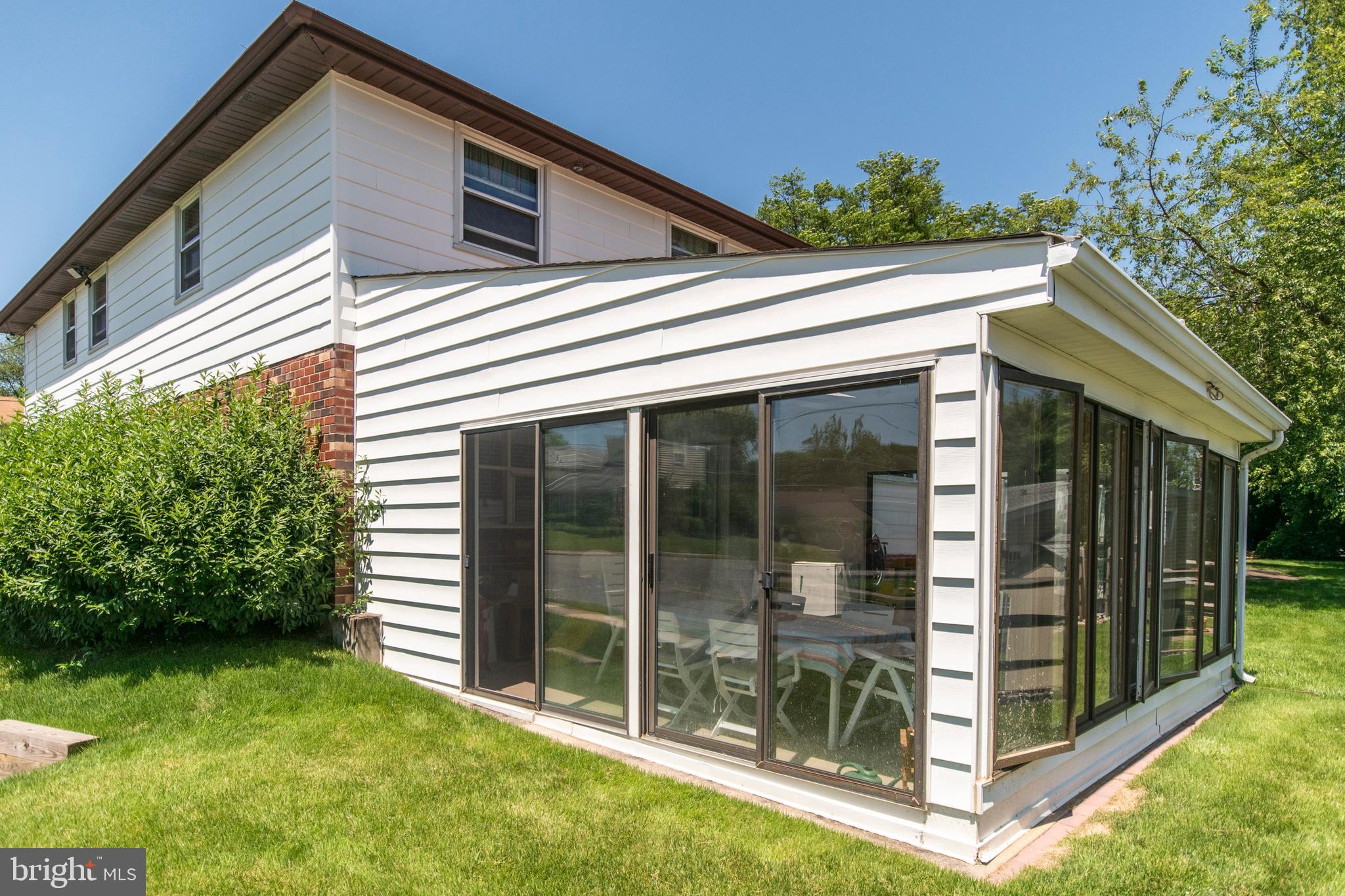 9669 Sandanne Road Philadelphia, PA 19115 - Photo 25 of 27 Side view