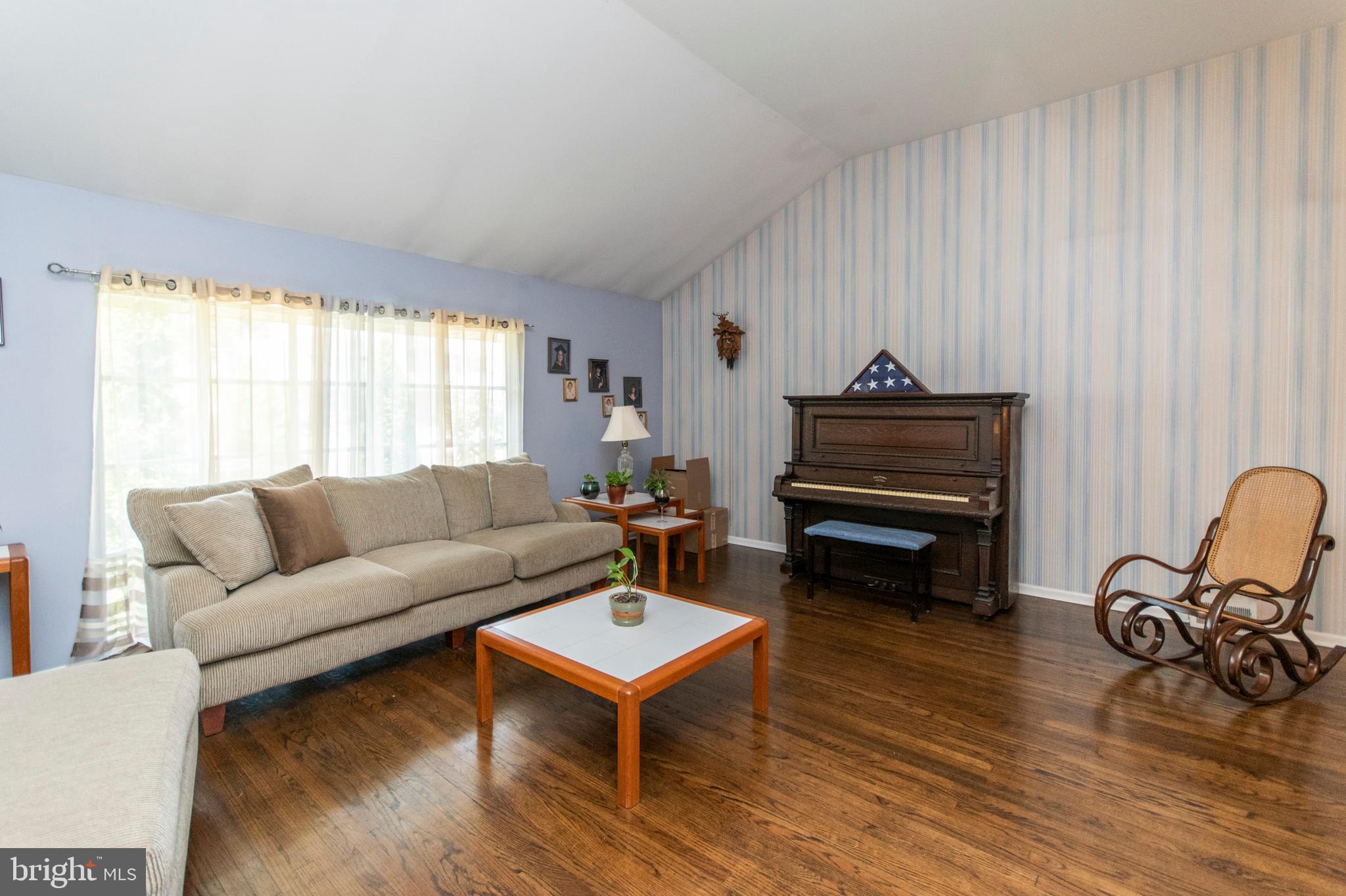 9669 Sandanne Road Philadelphia, PA 19115 - Photo 6 of 27 Living Room