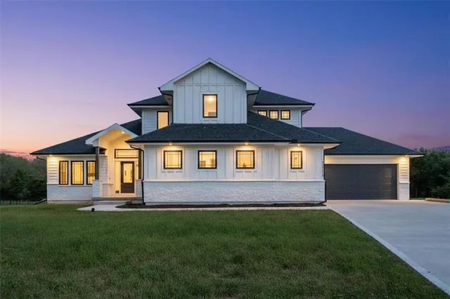 $939,500 | 13311 Woodland Ranch Drive, Lone Jack, MO 64086