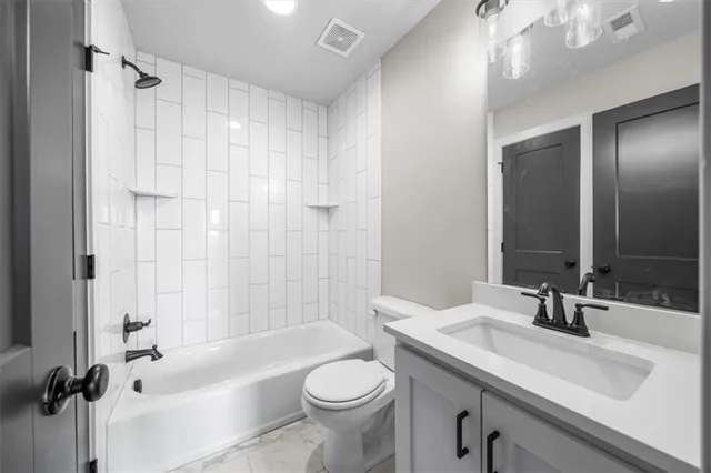 $939,500 | 13311 Woodland Ranch Drive, Lone Jack, MO 64086