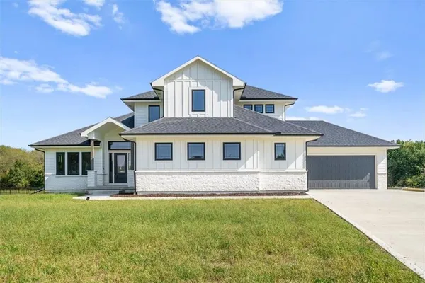 $899,500 | 13311 Woodland Ranch Drive, Lone Jack, MO 64086