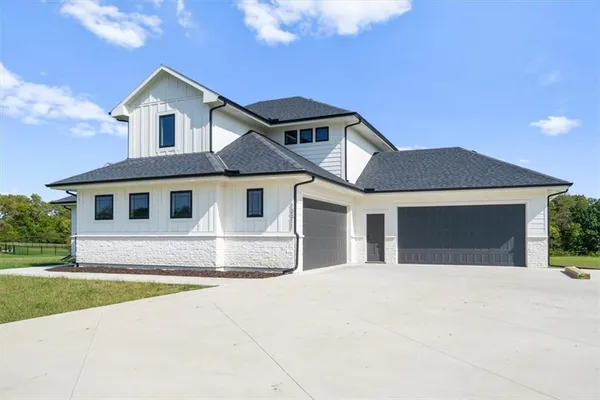 $899,500 | 13311 Woodland Ranch Drive, Lone Jack, MO 64086