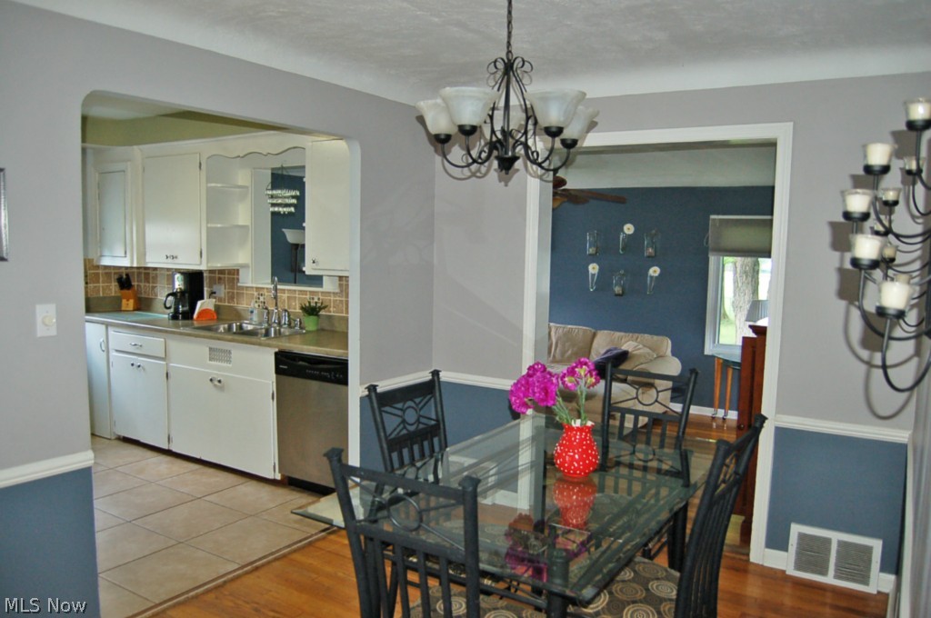 948 Dalewood Road Cleveland, OH 44124 - Photo 9 of 25 Gallery Image 9