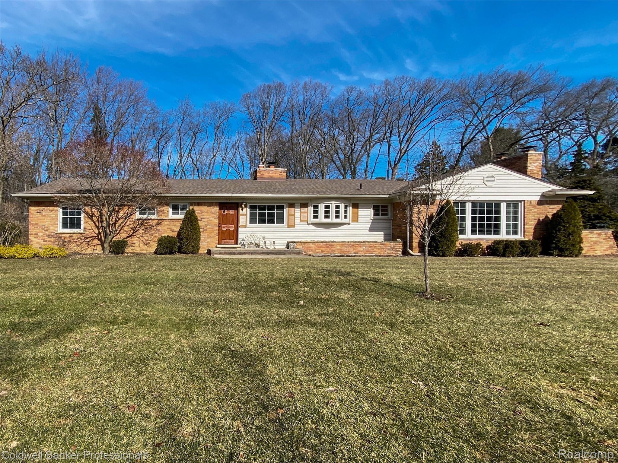 951 North Reading Road Bloomfield Hills, MI 48304 - Photo 2 of 29 Front Exterior 1.jpg