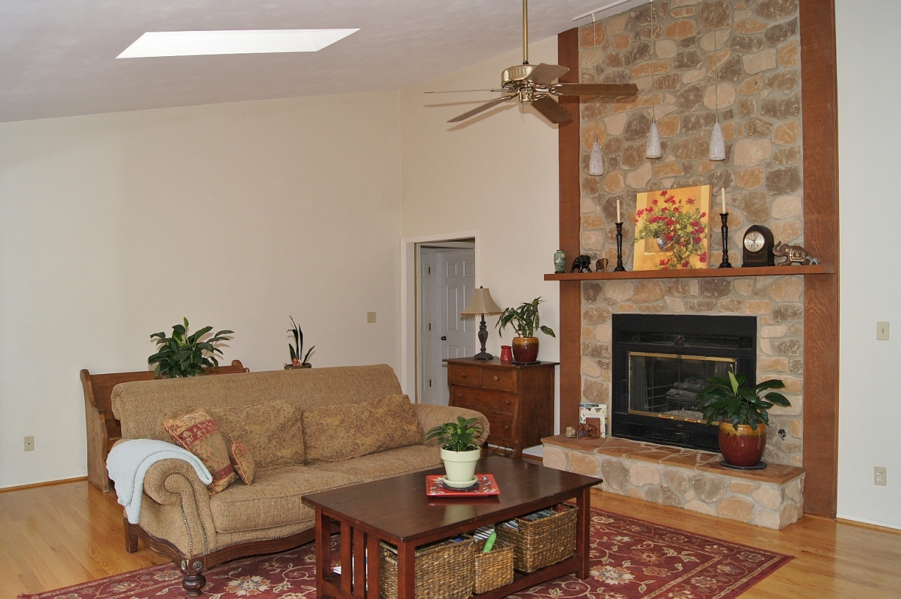 2336 East Ruritan Road Roanoke, VA 24012 - Photo 3 of 20 INTERIOR