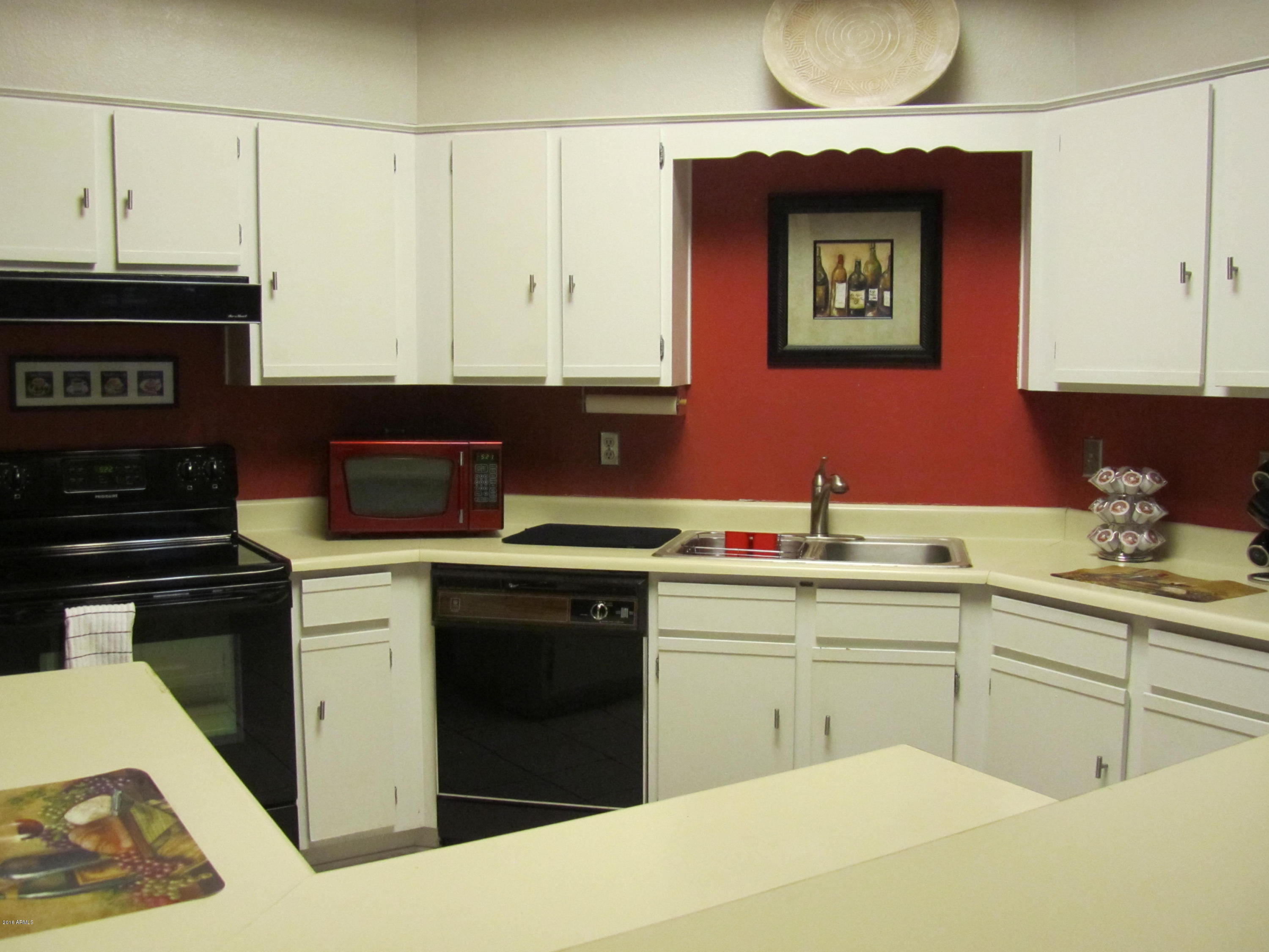 810 East Grandview Road Phoenix, AZ 85022 - Photo 6 of 19 Kitchen