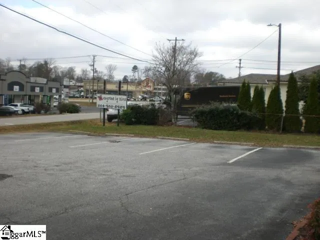 $389,900 | 1 Elizabeth Drive, Greenville, SC 29615