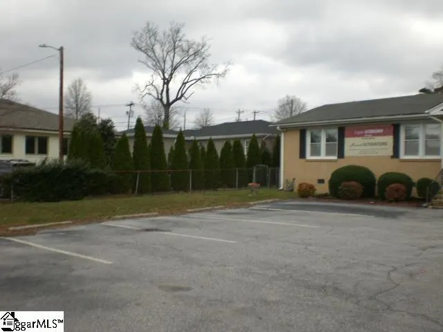 $389,900 | 1 Elizabeth Drive, Greenville, SC 29615