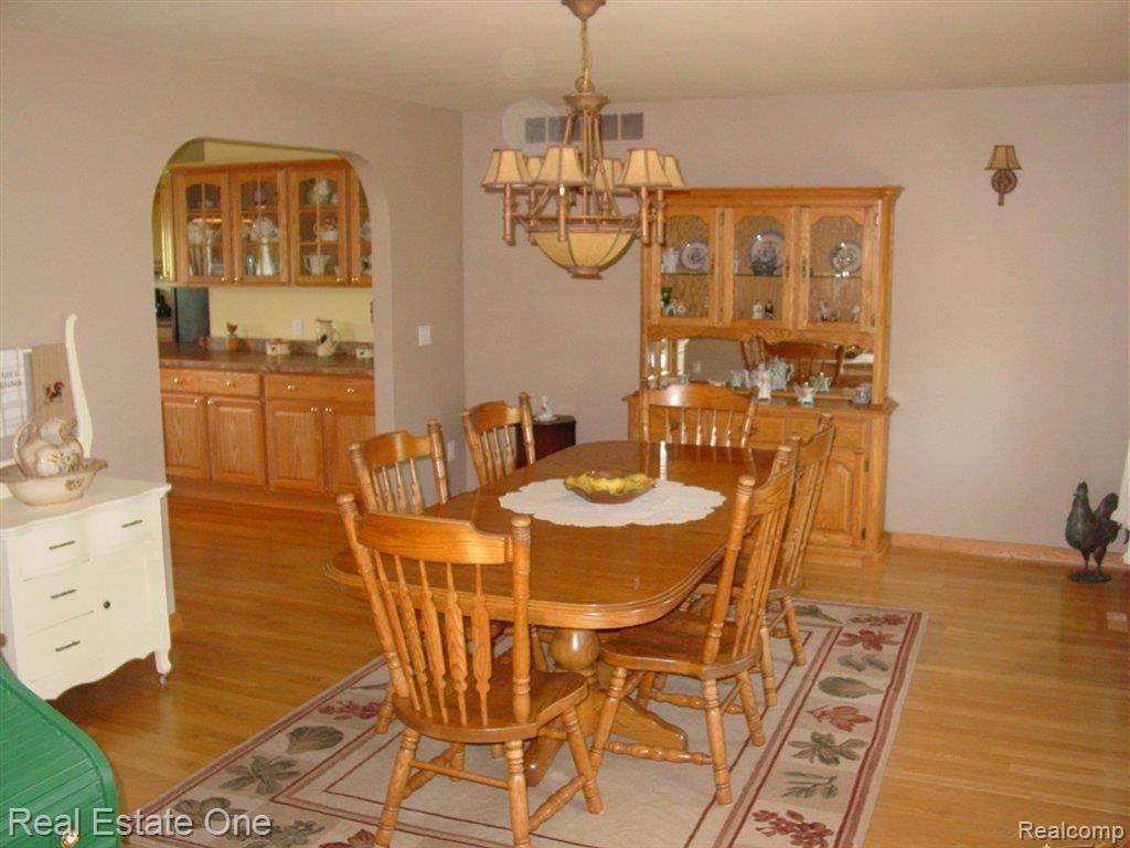 673 State Park Road Ortonville, MI 48462 - Photo 5 of 22 DINING ROOM