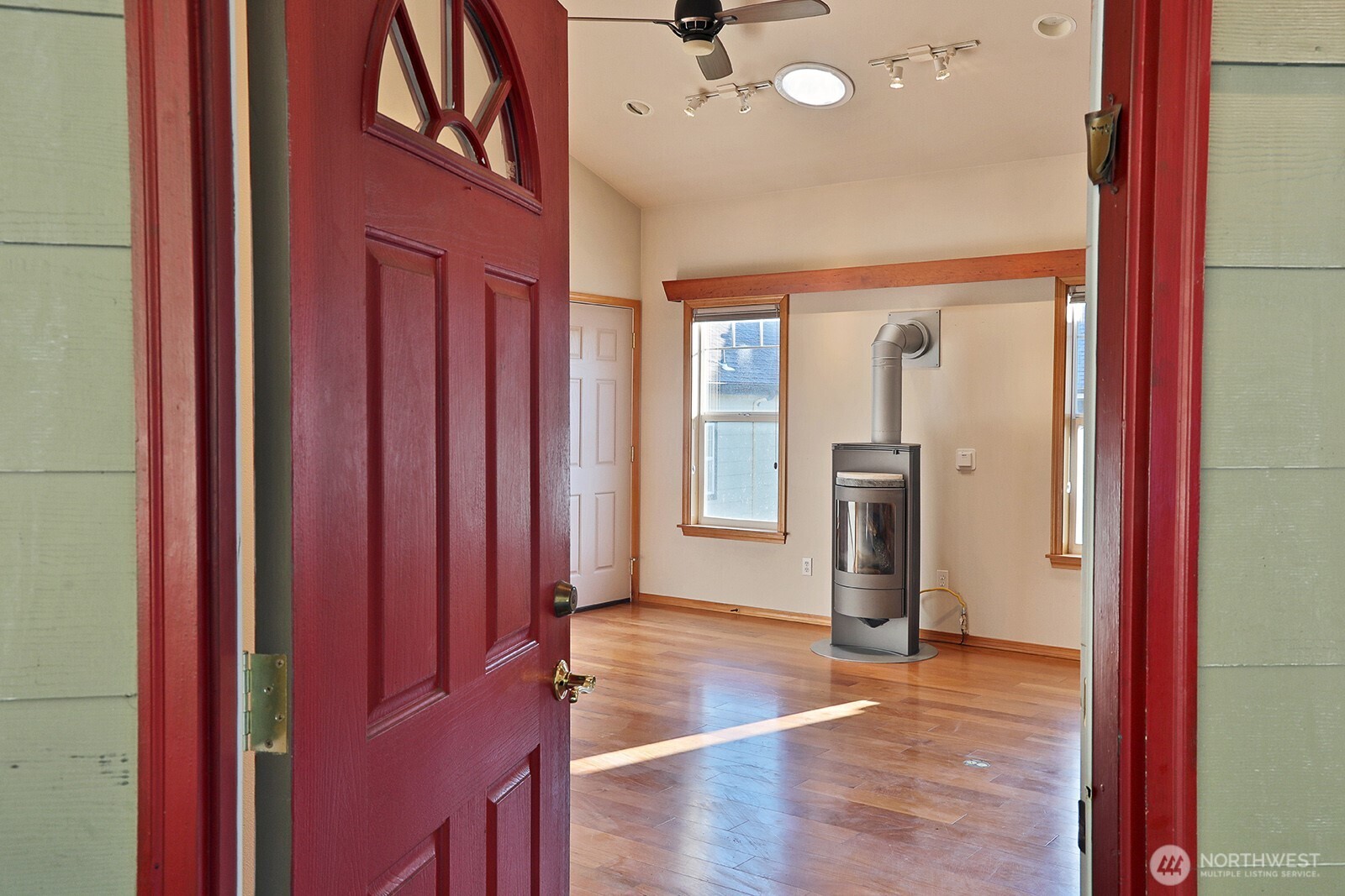 1752 Lee Court, Unit 5 Freeland, WA 98249 - Photo 11 of 38 an entryway of a house with wooden floor