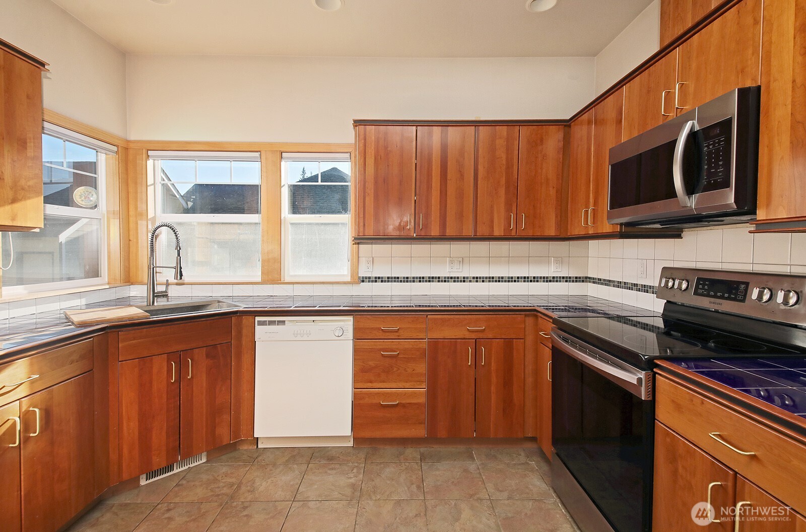 1752 Lee Court, Unit 5 Freeland, WA 98249 - Photo 23 of 38 a kitchen with stainless steel appliances granite countertop a stove microwave and sink