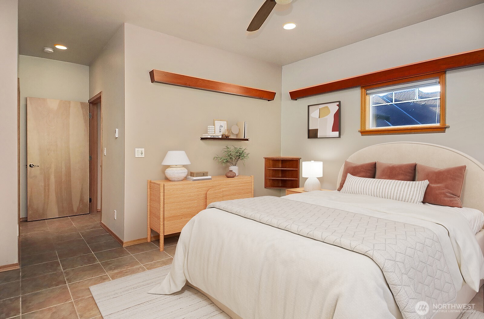 1752 Lee Court, Unit 5 Freeland, WA 98249 - Photo 24 of 38 a bedroom with a bed and a painting on the wall