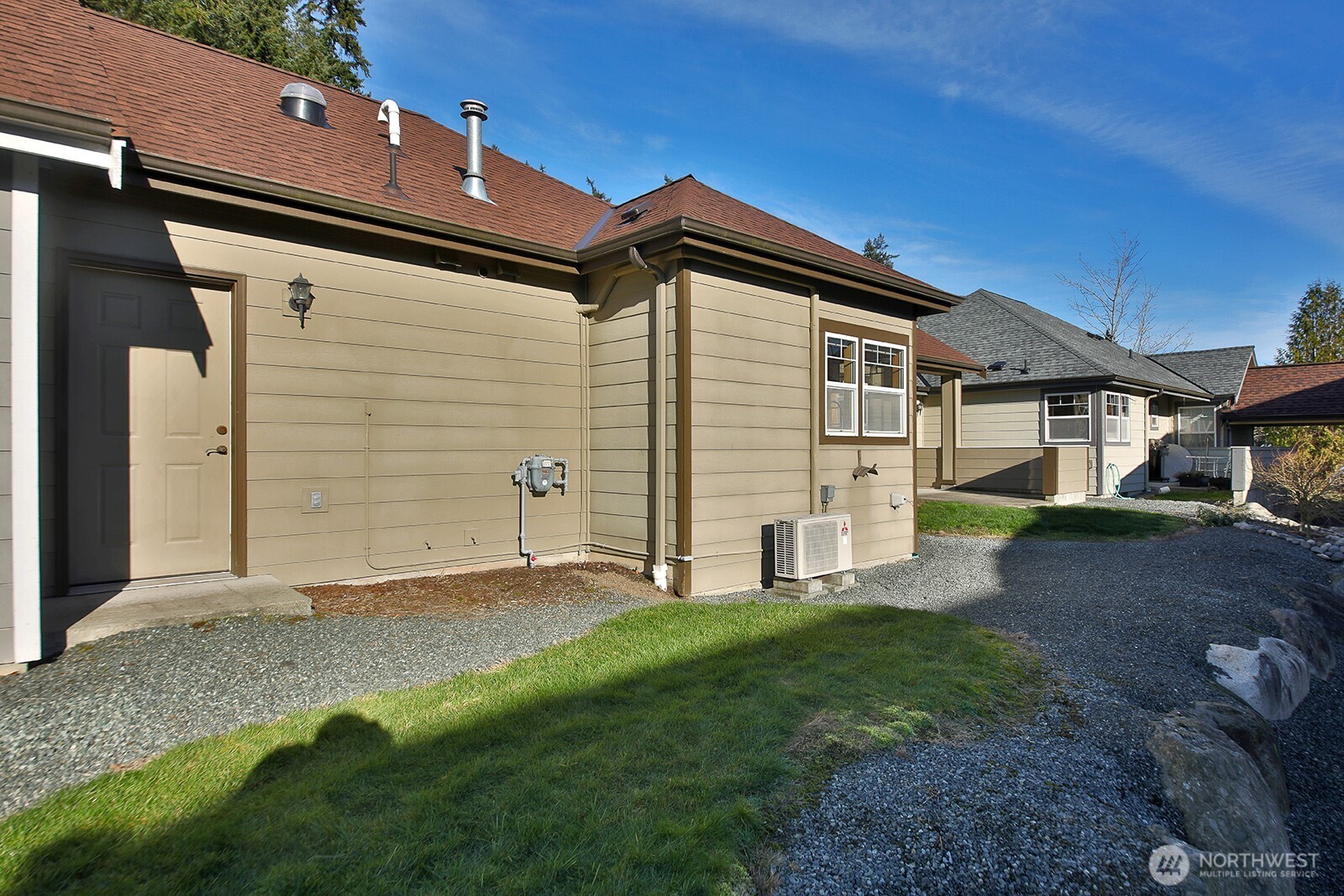 1752 Lee Court, Unit 5 Freeland, WA 98249 - Photo 4 of 38 a front view of a house with a garden