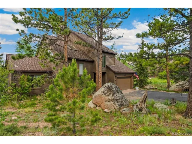 a house view with a outdoor space