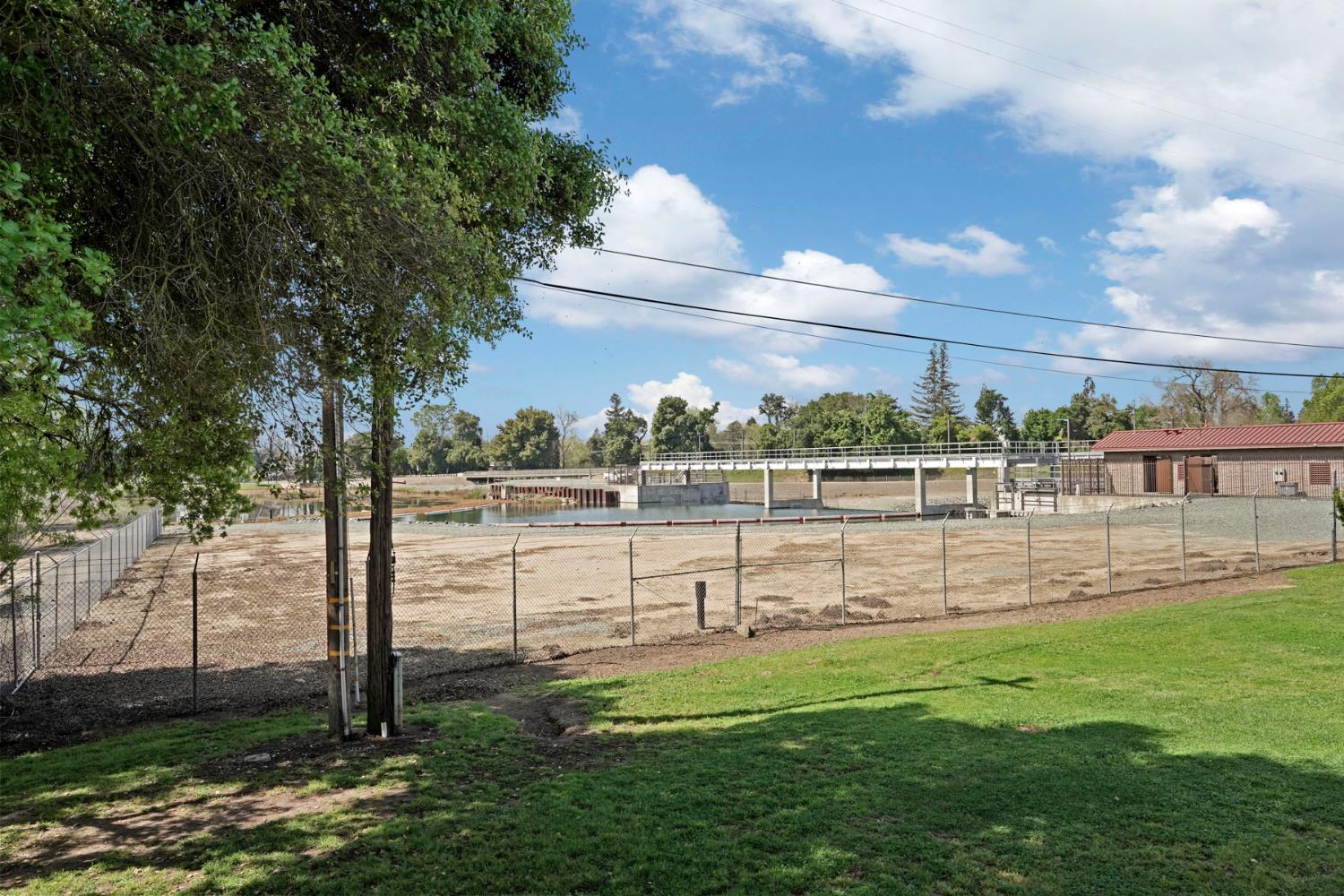 19250 North Lower Sacramento Road, Unit 22 Woodbridge, CA 95258 - Photo 25 of 30 a view of a green field with sitting area
