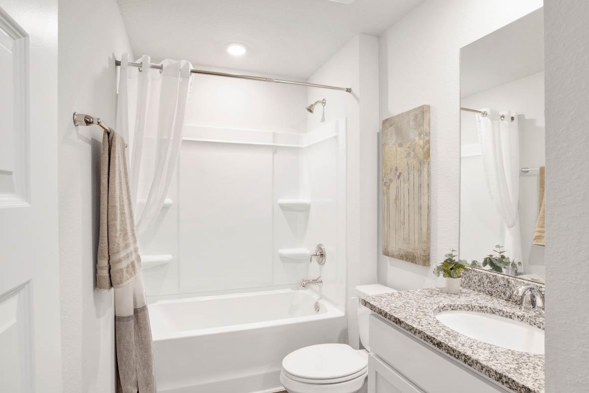 21965 Aleutian Avenue Foley, AL 36535 - Photo 12 of 74 Bathroom