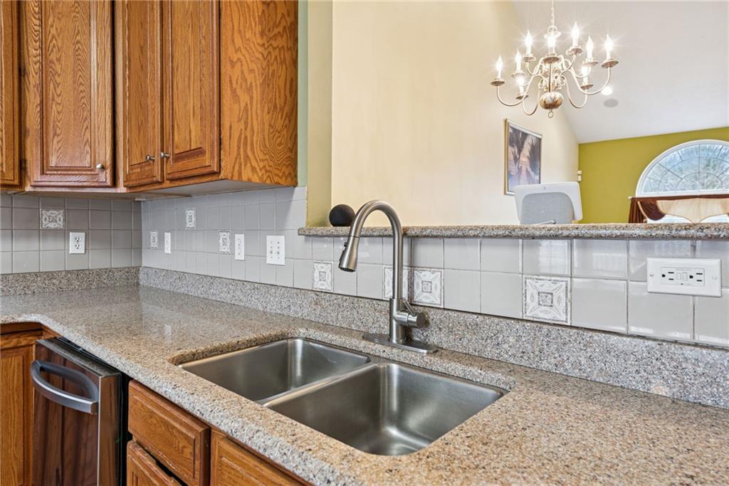 504 Azalea Lane Bridgeville, PA 15017 - Photo 10 of 34