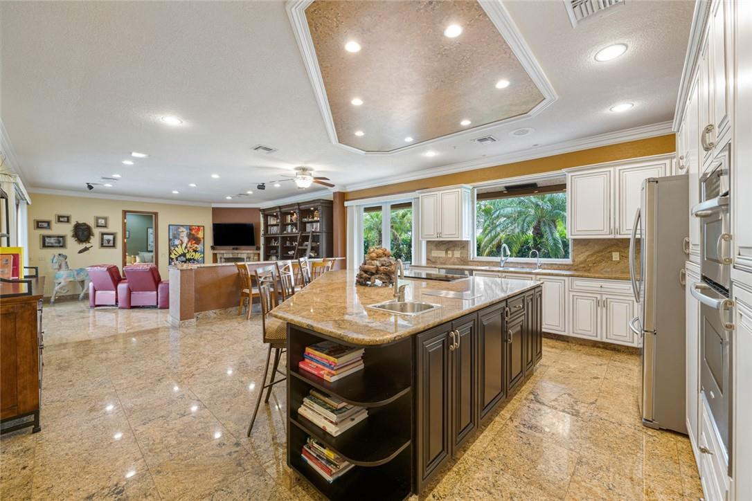 FAMILY ROOM & KITCHEN