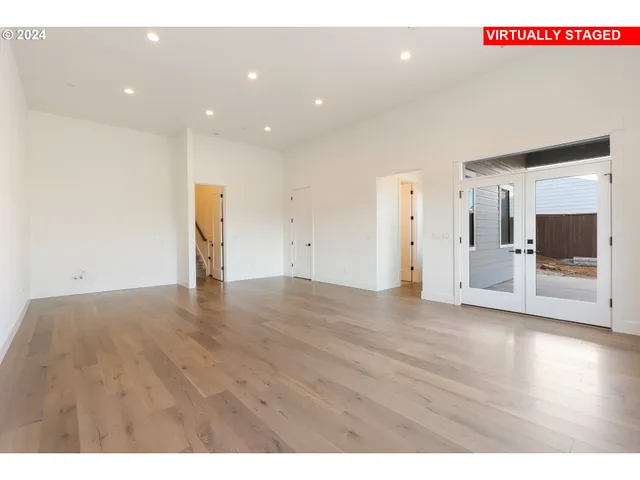 a picture of a wall with a white wall