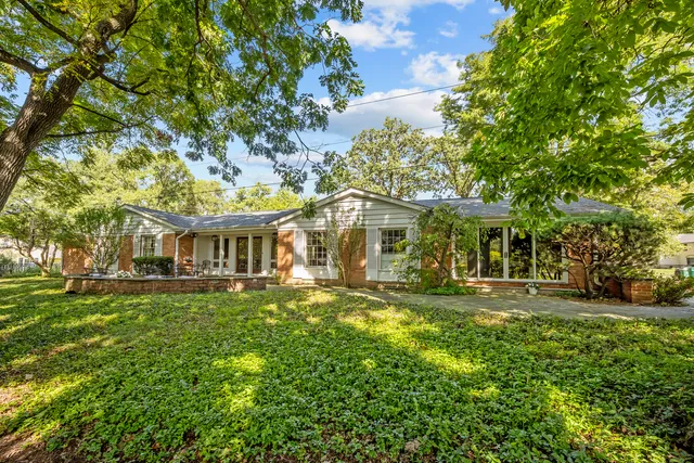 $899,000 | 236 Bristol Street, Northfield, IL 60093