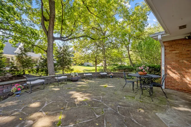 $899,000 | 236 Bristol Street, Northfield, IL 60093