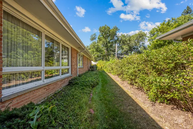 $899,000 | 236 Bristol Street, Northfield, IL 60093