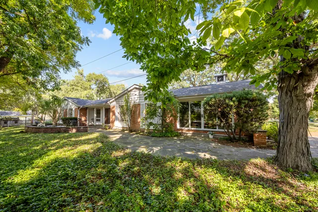 $899,000 | 236 Bristol Street, Northfield, IL 60093