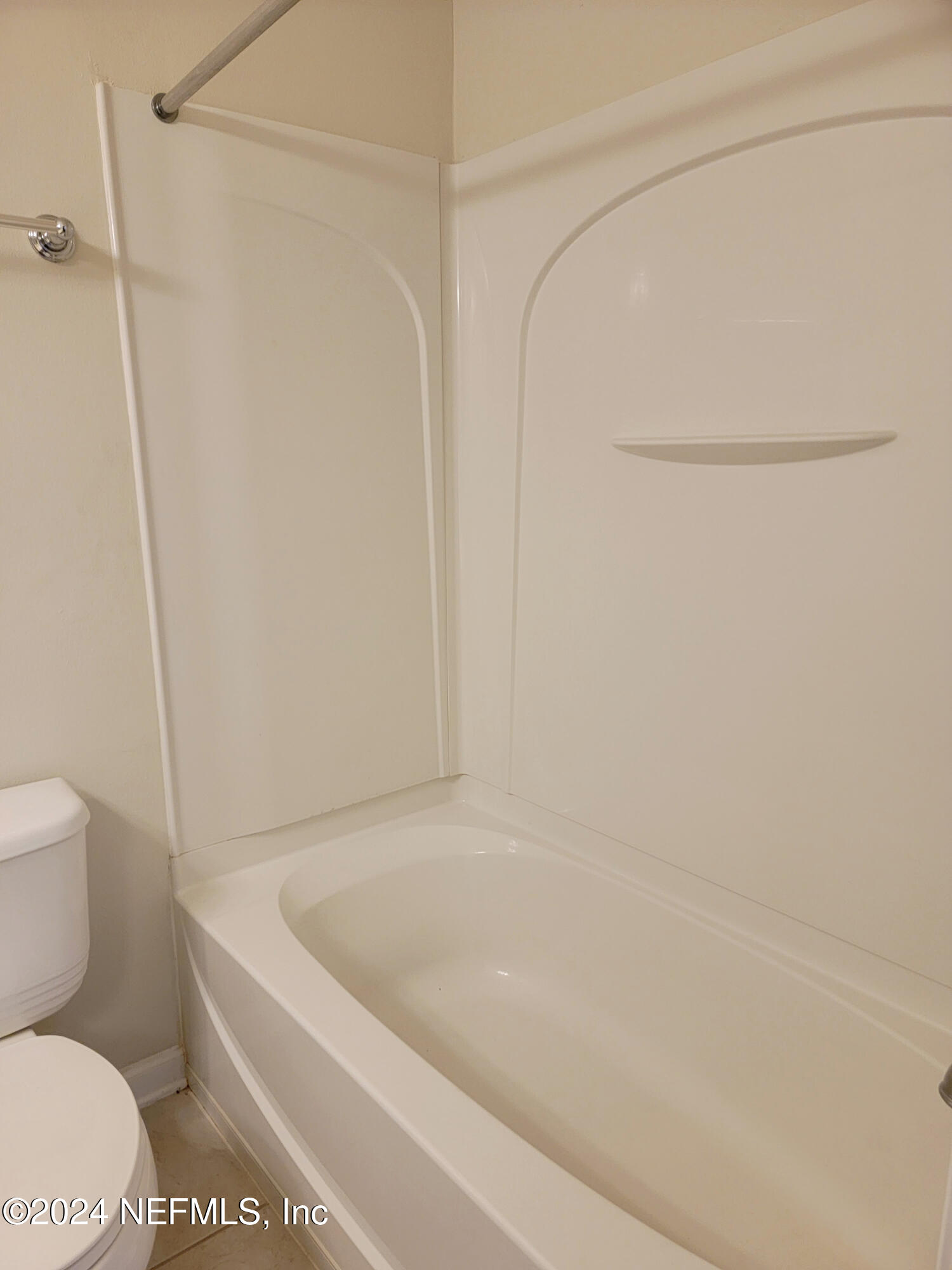 6801 Arching Branch Circle Jacksonville, FL 32258 - Photo 14 of 14 a bathroom with a toilet and a bathtub