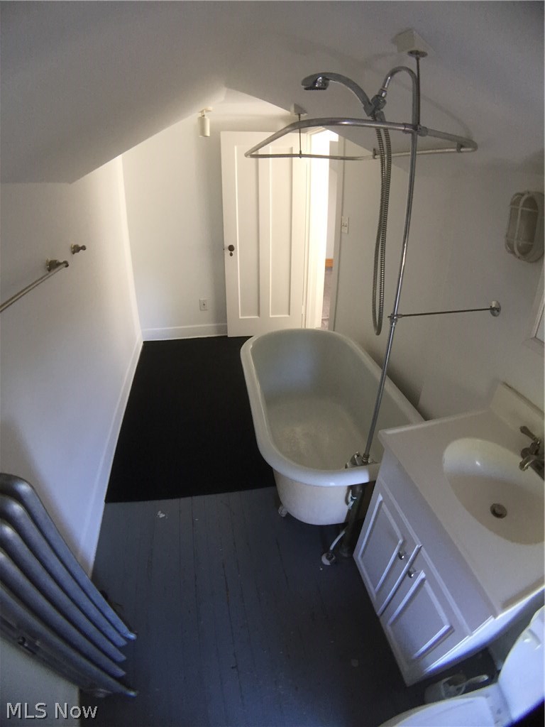 3065 East Overlook Road Cleveland, OH 44118 - Photo 14 of 24 3rd floor suite bath