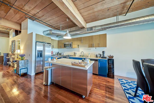 a kitchen that has a lot of cabinets in it