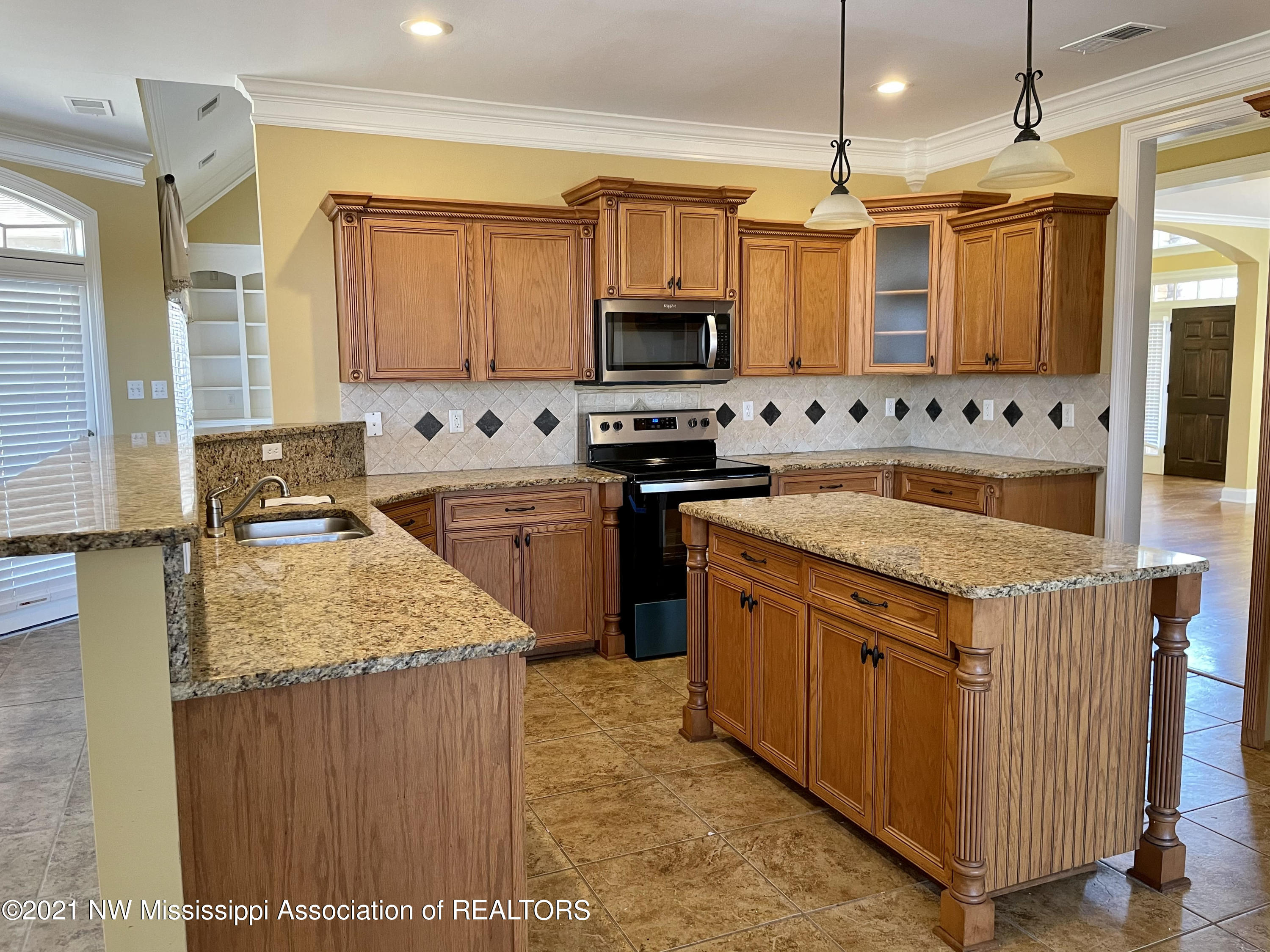 4440 Center Hill Road Olive Branch, MS 38654 - Photo 13 of 23 Kitchen w/ Island