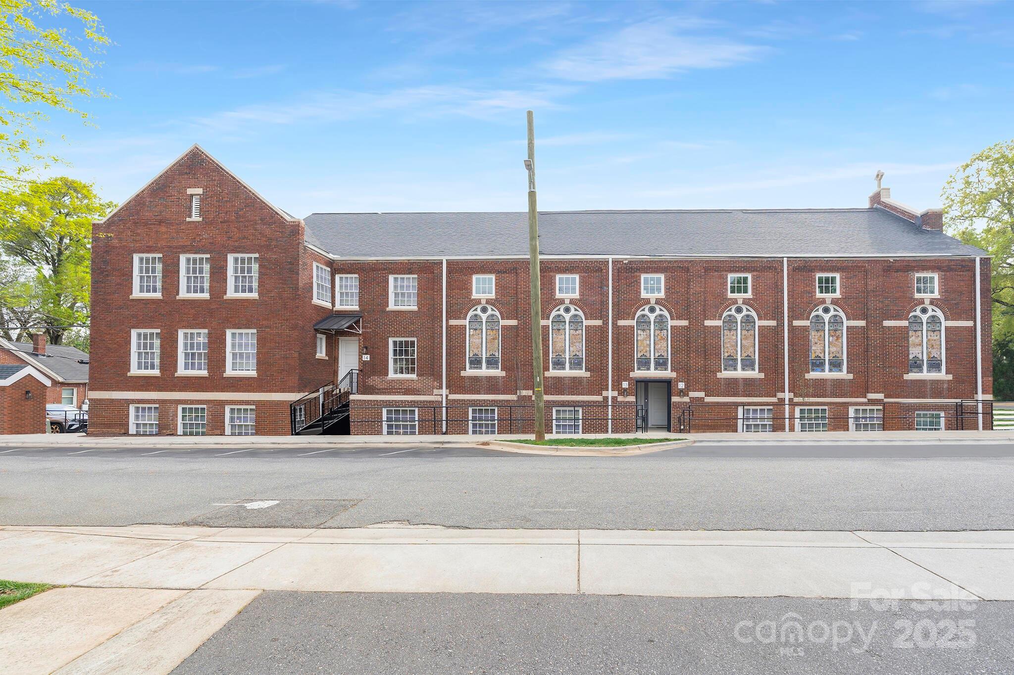 201 Grandin Road, Unit 13 Charlotte, NC 28208 - Photo 2 of 25 a front view of a building