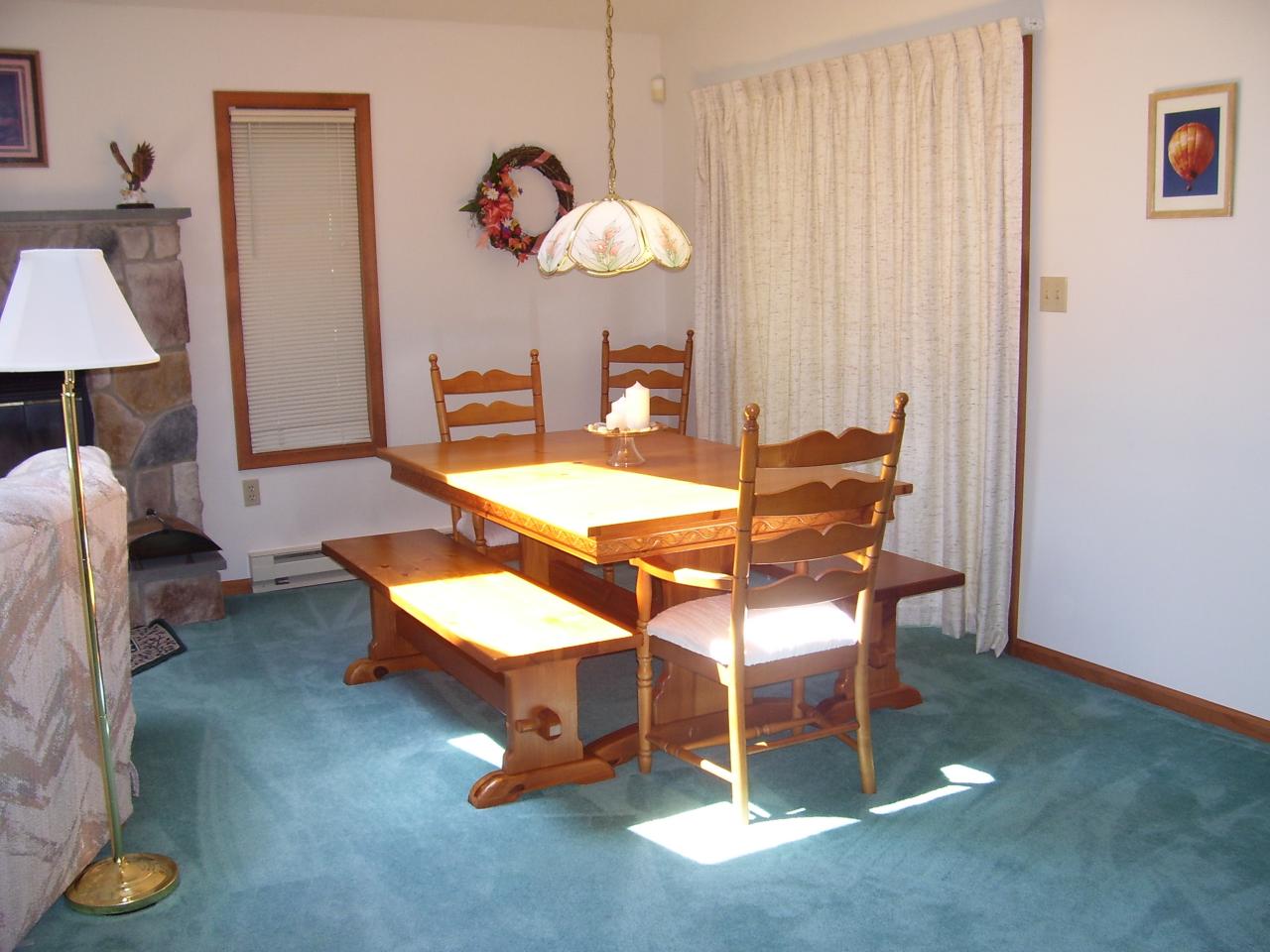 997 Canterbury Road Bushkill, PA 18324 - Photo 5 of 14 a dining room with furniture and window