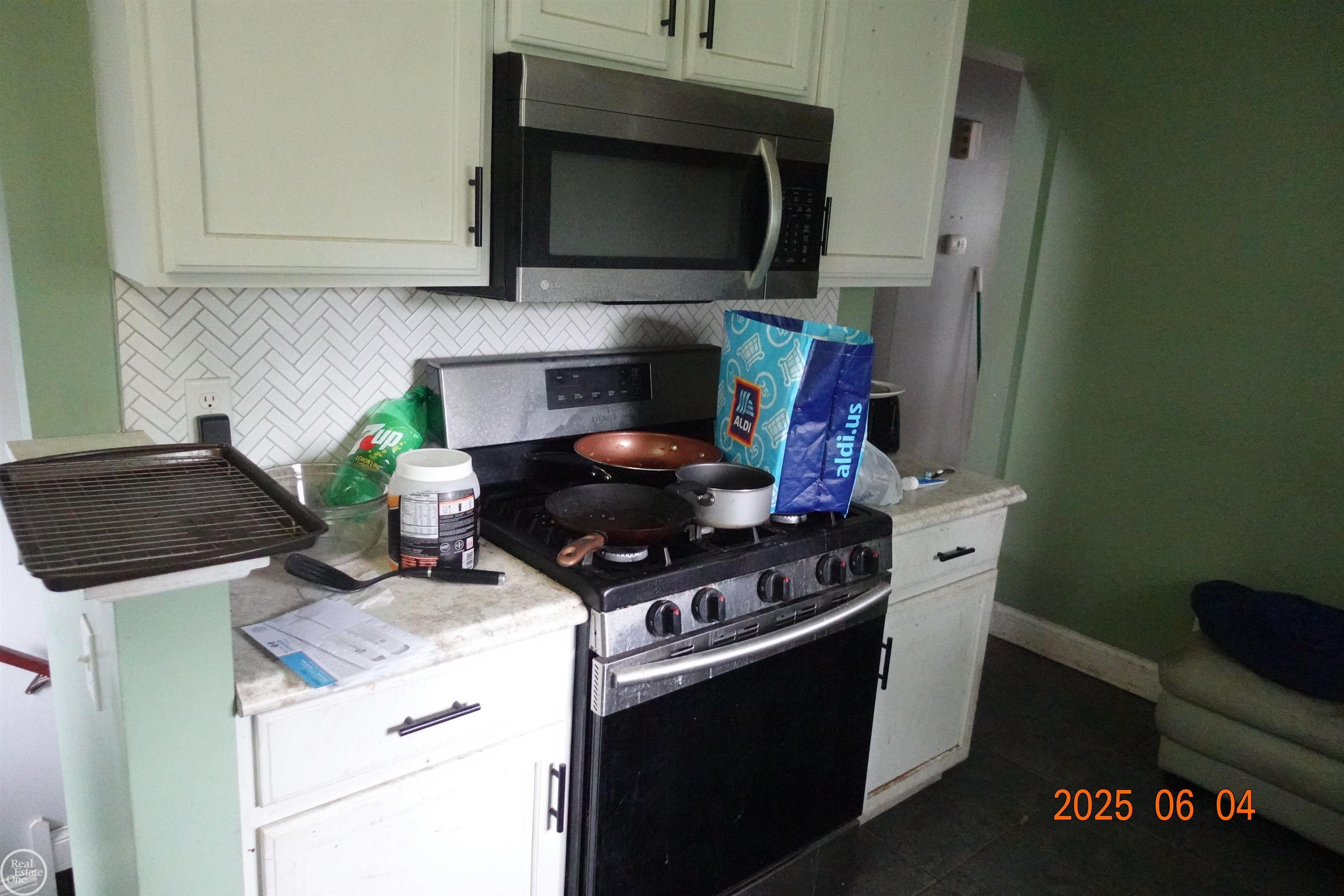 1321 Cornell Road Muskegon, MI 49441 - Photo 6 of 28 50177620-00d90b78-ab5f-4831-9657-63a812354b37.JPG