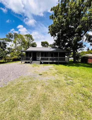 $175,000 | 406 Clear Lake Road, Highlands, TX 77562